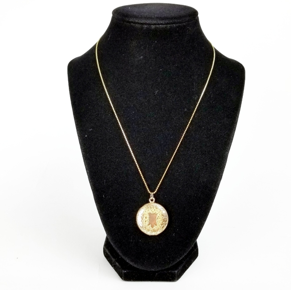 Jewelry - Vintage Gold Tone Hinged Locket Necklace